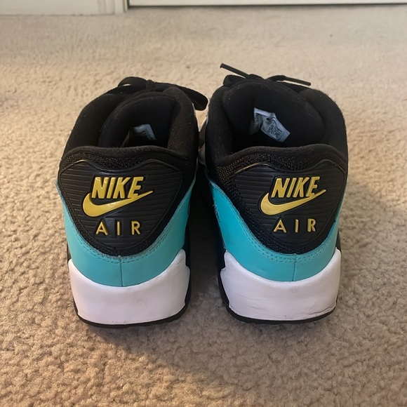 Nike’s - Picture 4 of 4